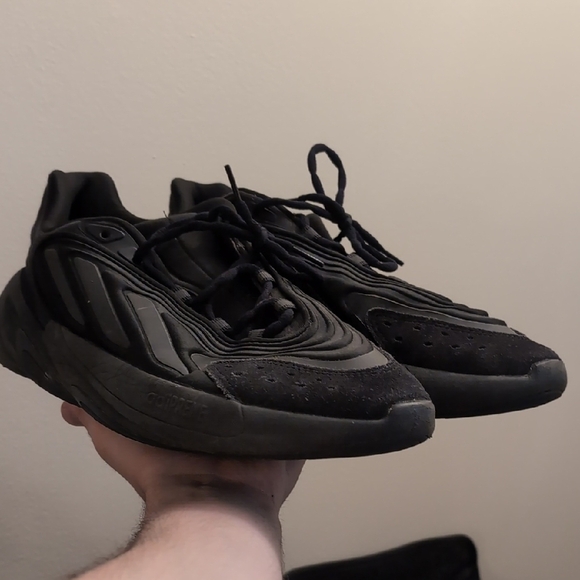 Adidas Ozelia Black With Leather - Picture 1 of 9